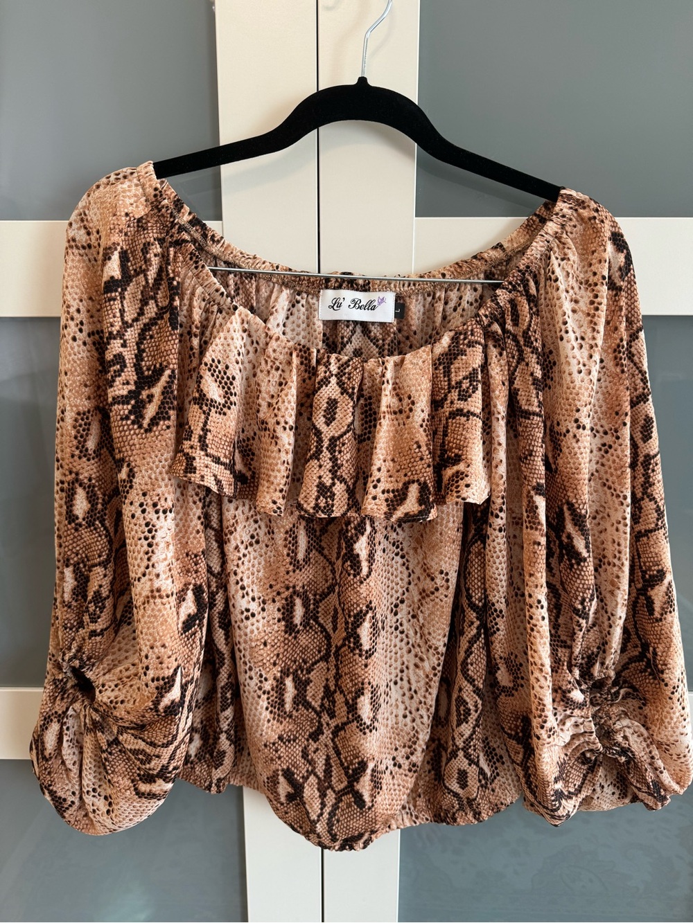 Women’s snakeskin Print Off-The-Shoulder Top